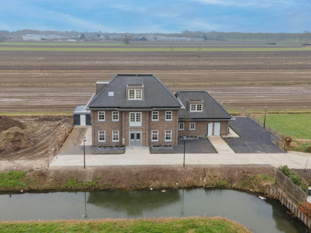 voorkant appartementencomplex notendreef Arkel